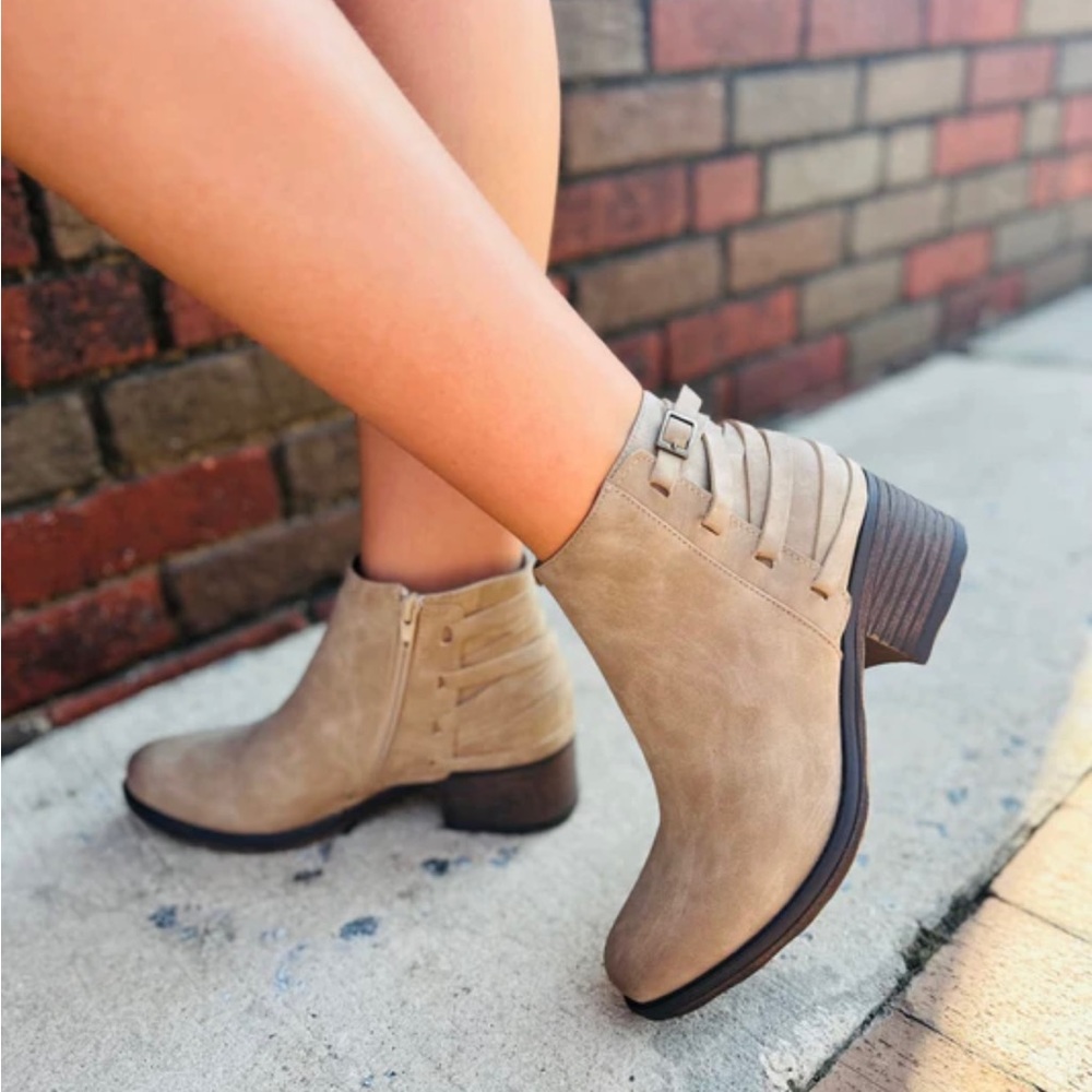 Pierre dumas gossip bootie
